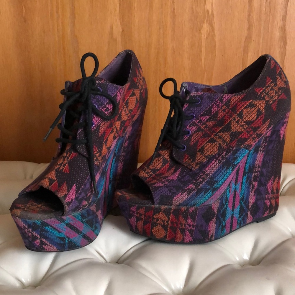Windupp Tribal Print Peep Toe Wedges - Picture 1 of 2